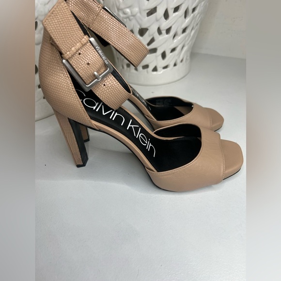 Calvin Klein Womens Marinda Pump size 8 - Picture 3 of 9